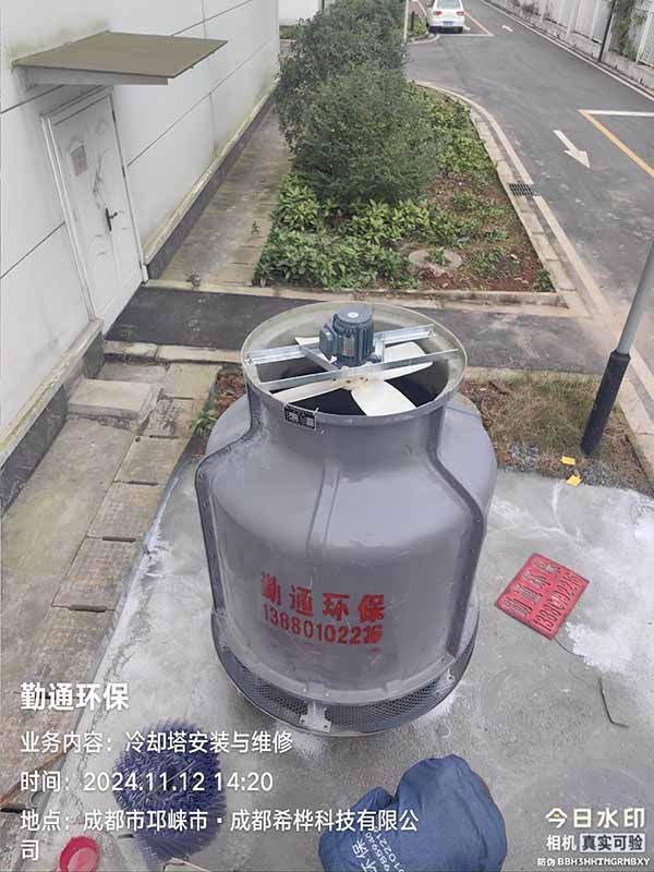 四川邛崃200T圆形玻璃钢冷却塔15KW冰水机工程案例现场