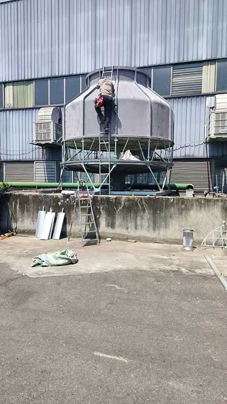 眉山300T圆形玻璃钢冷却塔安装现场