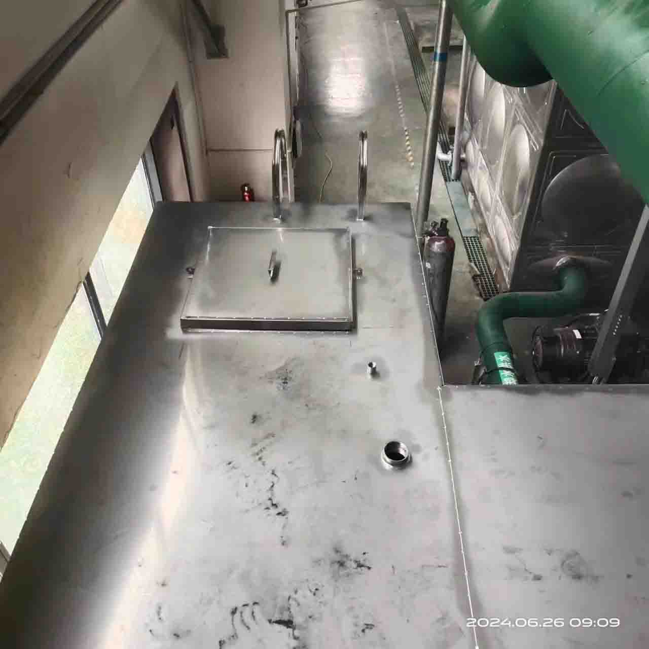 成都青白江淮口316L不锈钢水箱安装现场