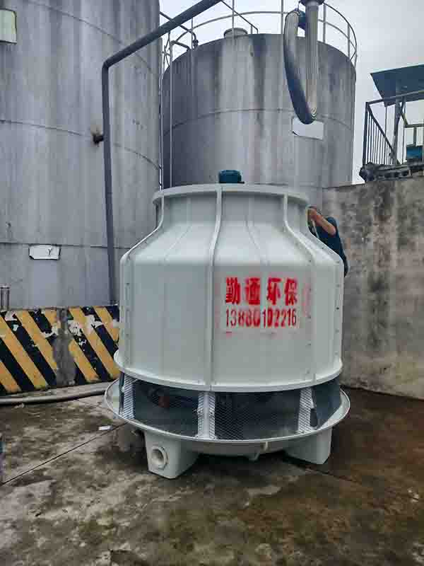 广汉80T圆形冷却塔安装现场 使用单位：广汉旺福油脂食品有限公司 施工单位：成都勤通科技有限公司