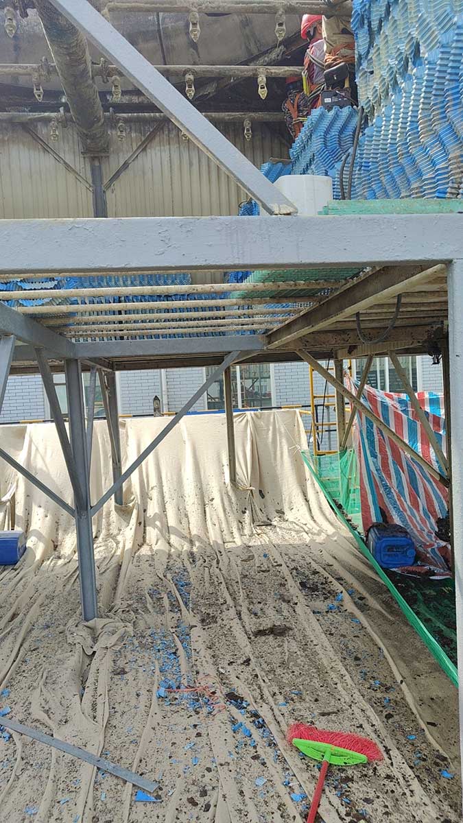 四川成都新津1200T方形逆流冷却塔维修现场业主单位成都xx新材料有限公司